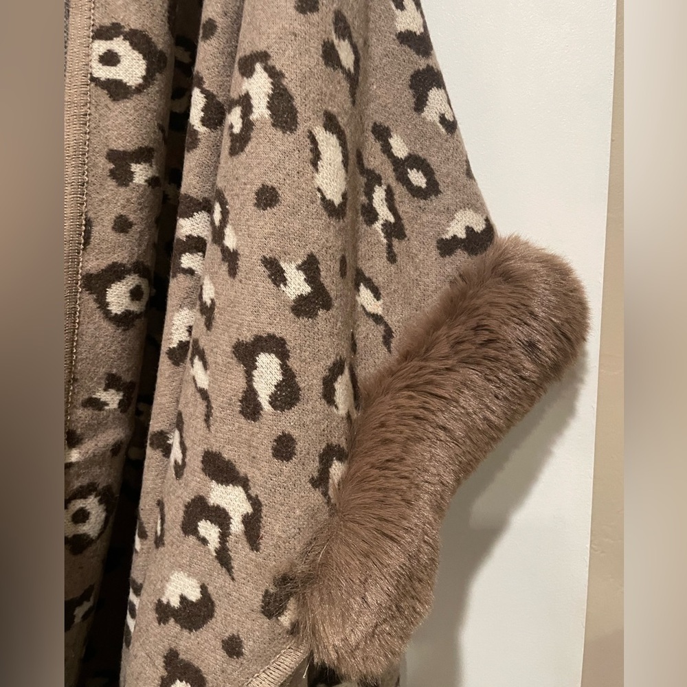 Leopard Print Faux Fur Trim Cape - image 2